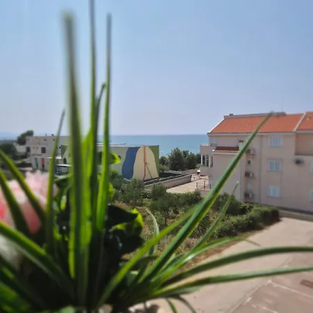 Blue Breeze Apartment *