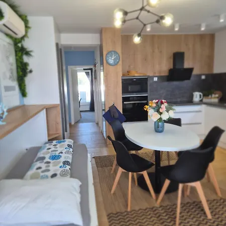 Blue Breeze Apartament *