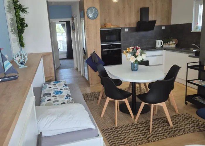 Blue Breeze Apartment *