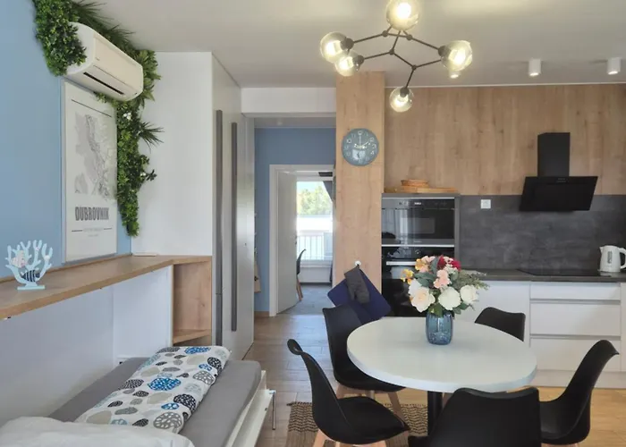 Blue Breeze Apartment *