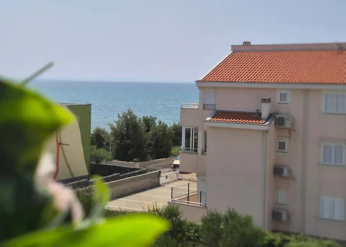 Blue Breeze Apartment *