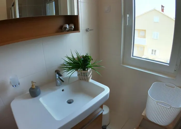 Blue Breeze Apartment *
